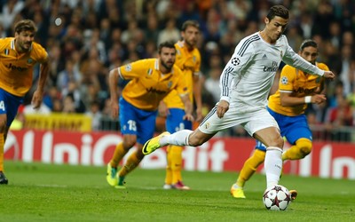 三亿电竞独家-于帕梅卡诺这防守意识为零