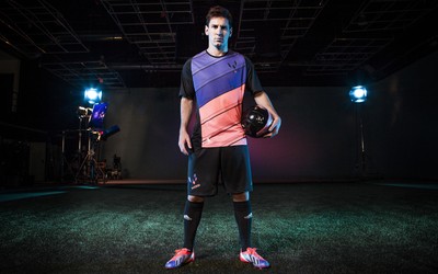 三亿电竞精华-伊萨克突破后横敲助攻